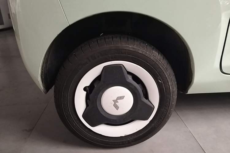 Used Wuling Hongguang MINIEV 2021 Macaron Premium Model – Lithium Iron Phosphate Right Rear Wheel Hub