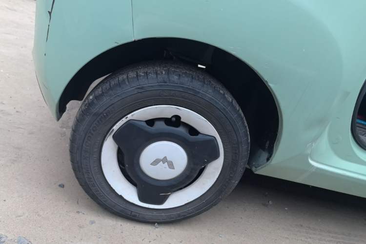 Used Wuling Hongguang MINIEV 2021 Macaron Fashion Model Lithium Iron Phosphate Right Rear Wheel Hub