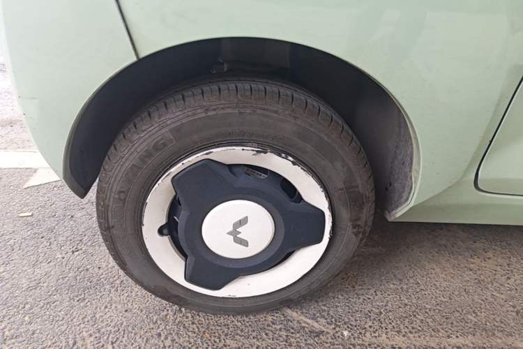 Used Wuling Hongguang MINIEV 2021 Macaron Premium Model – Lithium-NMC Right Rear Wheel Hub
