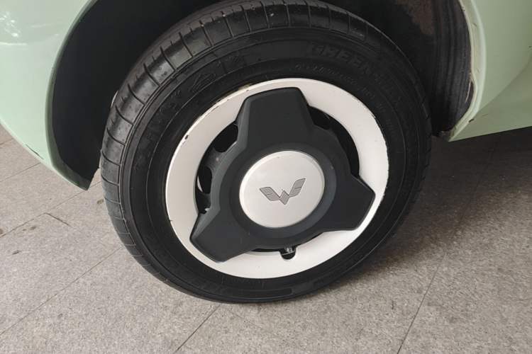 Used Wuling Hongguang MINIEV 2021 Macaron Fashion Model Lithium Iron Phosphate Right Rear Wheel Hub