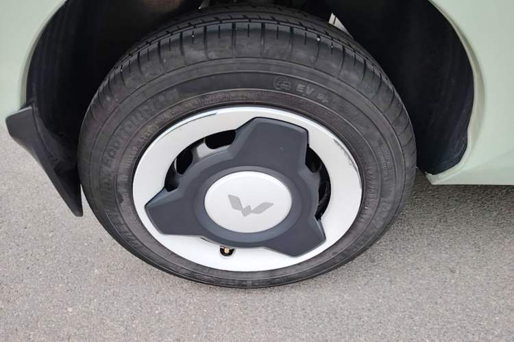Used Wuling Hongguang MINIEV 2021 Macaron Fashion Edition Lithium-Ion Battery Right Rear Wheel Hub