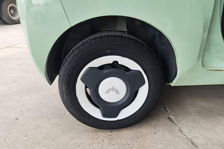 Used Wuling Hongguang MINIEV 2021 Macaron Premium Model – Lithium-NMC Right Rear Wheel Hub