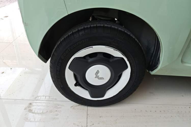Used Wuling Hongguang MINIEV 2021 Macaron Premium Model – Lithium Iron Phosphate Right Rear Wheel Hub