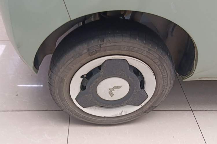 Used Wuling Hongguang MINIEV 2021 Macaron Fashion Model Lithium Iron Phosphate Right Rear Wheel Hub