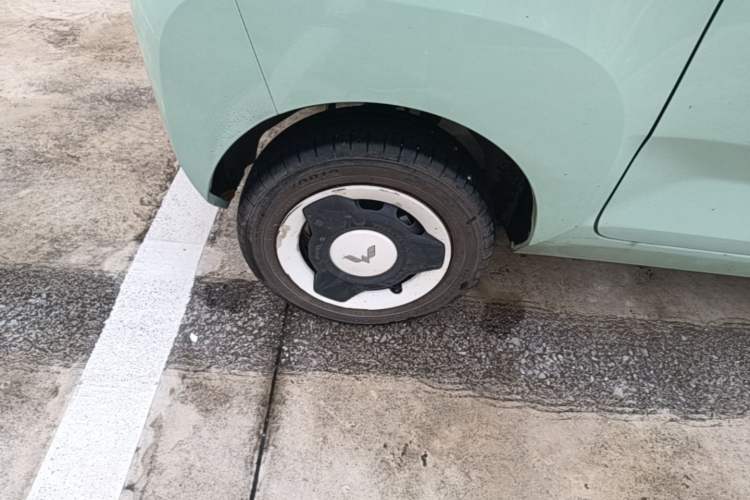 Used Wuling Hongguang MINIEV 2021 Macaron Premium Model – Lithium Iron Phosphate Right Rear Wheel Hub