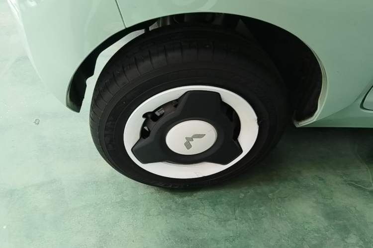 Used Wuling Hongguang MINIEV 2021 Macaron Premium Model – Lithium Iron Phosphate Right Rear Wheel Hub