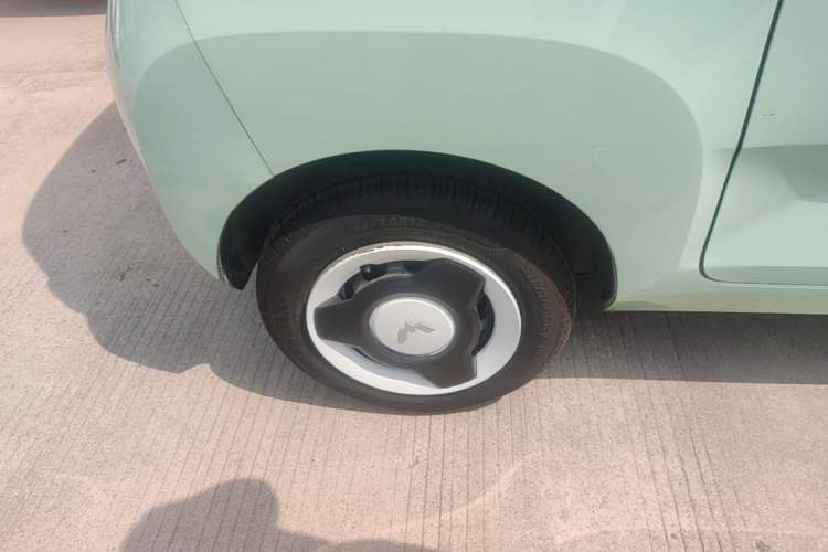 Used Wuling Hongguang MINIEV 2021 Macaron Premium Model – Lithium Iron Phosphate Right Rear Wheel Hub