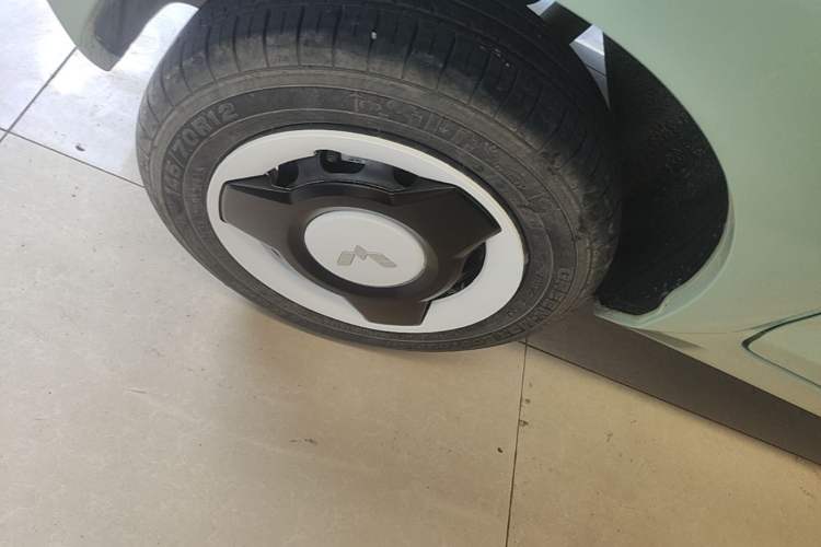 Used Wuling Hongguang MINIEV 2021 Macaron Fashion Edition Lithium-Ion Battery Right Rear Wheel Hub