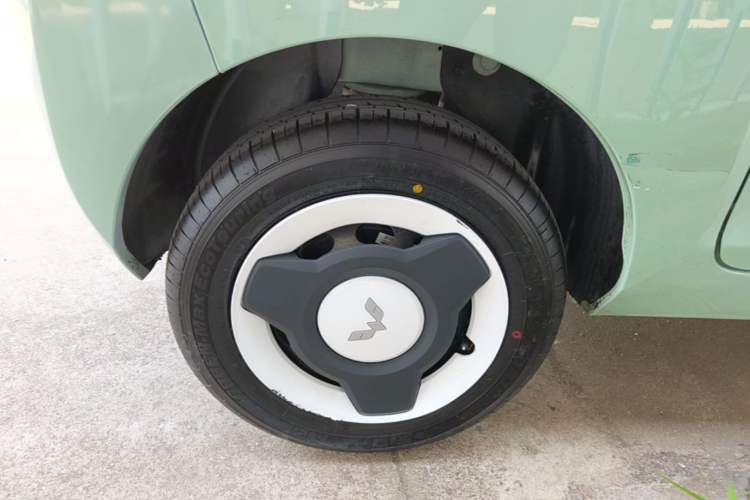 Used Wuling Hongguang MINIEV 2021 Macaron Premium Model – Lithium Iron Phosphate Right Rear Wheel Hub