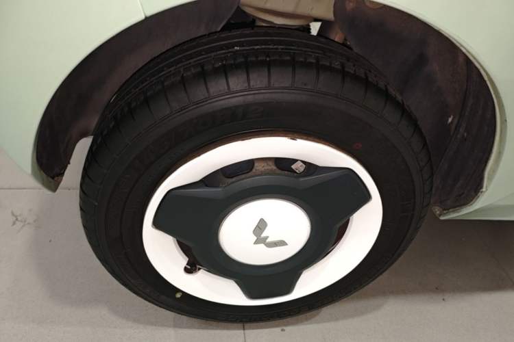 Used Wuling Hongguang MINIEV 2021 Macaron Premium Model – Lithium Iron Phosphate Right Rear Wheel Hub