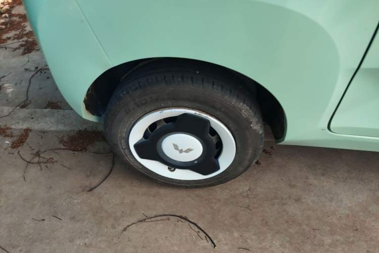 Used Wuling Hongguang MINIEV 2021 Macaron Fashion Edition Lithium-Ion Battery Right Rear Wheel Hub