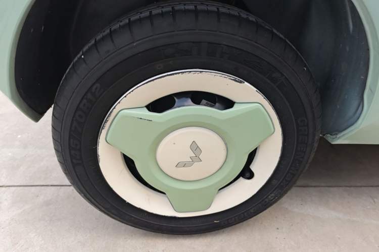 Used Wuling Hongguang MINIEV 2021 Macaron Fashion Model Lithium Iron Phosphate Right Rear Wheel Hub