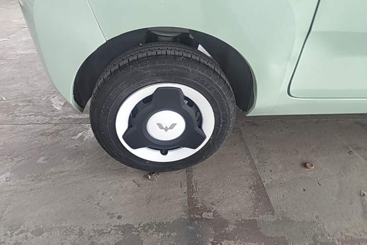 Used Wuling Hongguang MINIEV 2021 Macaron Premium Model – Lithium Iron Phosphate Right Rear Wheel Hub