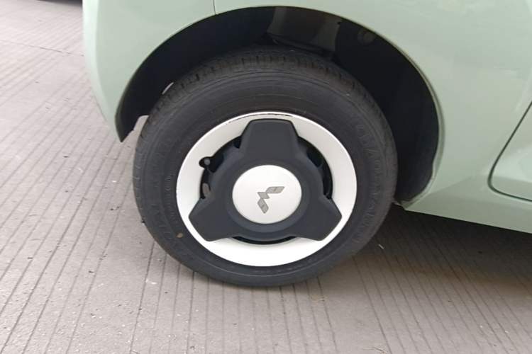 Used Wuling Hongguang MINIEV 2021 Macaron Premium Model – Lithium Iron Phosphate Right Rear Wheel Hub