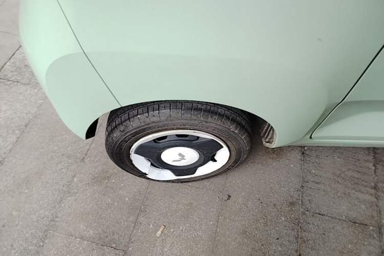Used Wuling Hongguang MINIEV 2021 Macaron Fashion Model Lithium Iron Phosphate Right Rear Wheel Hub