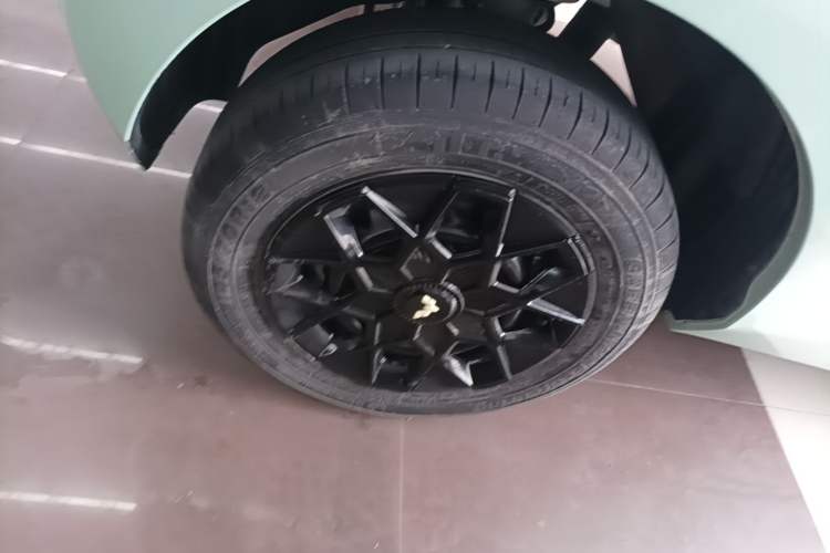 Used Wuling Hongguang MINIEV 2021 Macaron Sandwich Model 120 km Lithium Iron Phosphate Right Rear Wheel Hub