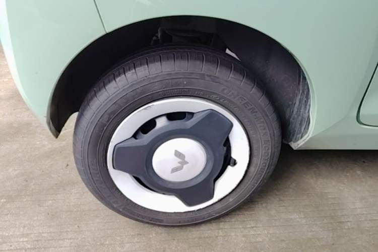 Used Wuling Hongguang MINIEV 2021 Macaron Premium Model – Lithium Iron Phosphate Right Rear Wheel Hub
