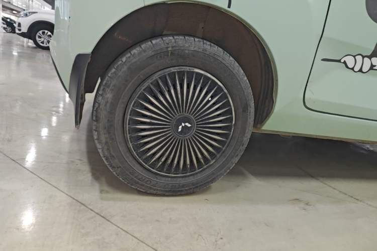 Used Wuling Hongguang MINIEV 2021 Macaron Fashion Model Lithium Iron Phosphate Right Rear Wheel Hub
