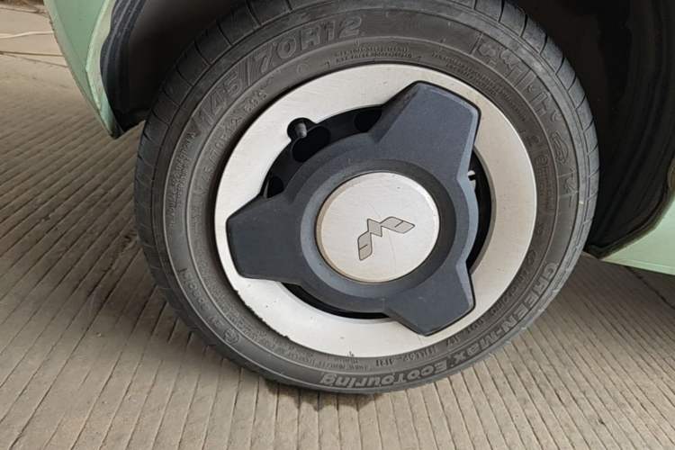 Used Wuling Hongguang MINIEV 2021 Macaron Fashion Model Lithium Iron Phosphate Right Rear Wheel Hub