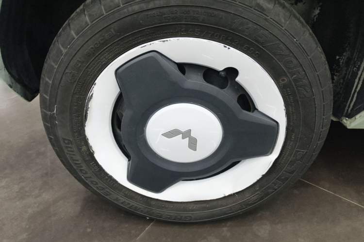 Used Wuling Hongguang MINIEV 2021 Macaron Fashion Model Lithium Iron Phosphate Right Rear Wheel Hub