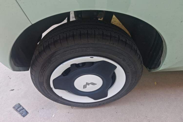 Used Wuling Hongguang MINIEV 2021 Macaron Fashion Model Lithium Iron Phosphate Right Rear Wheel Hub