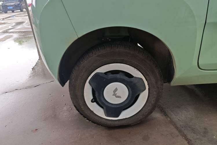 Used Wuling Hongguang MINIEV 2021 Macaron Fashion Model Lithium Iron Phosphate Right Rear Wheel Hub