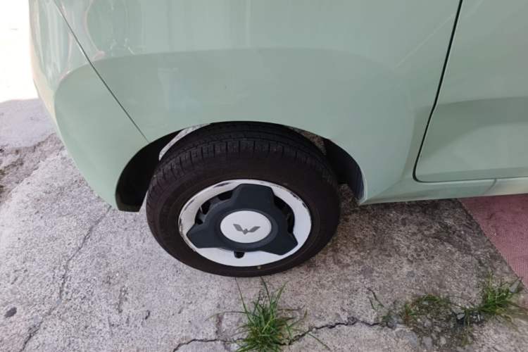 Used Wuling Hongguang MINIEV 2021 Macaron Fashion Model Lithium Iron Phosphate Right Rear Wheel Hub