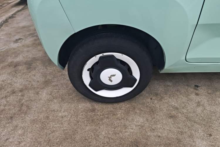 Used Wuling Hongguang MINIEV 2021 Macaron Premium Model – Lithium Iron Phosphate Right Rear Wheel Hub