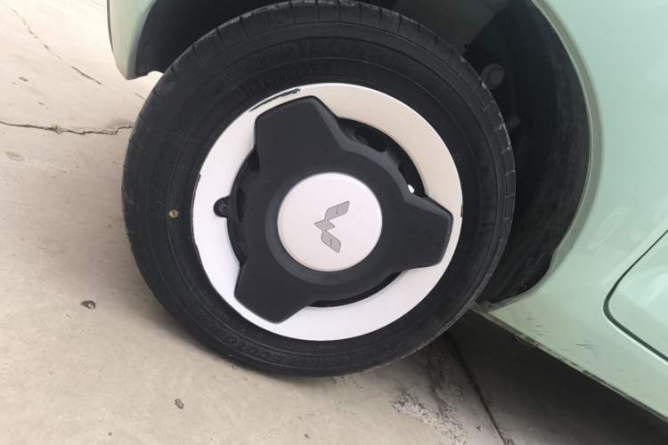 Used Wuling Hongguang MINIEV 2021 Macaron Fashion Model Lithium Iron Phosphate Right Rear Wheel Hub