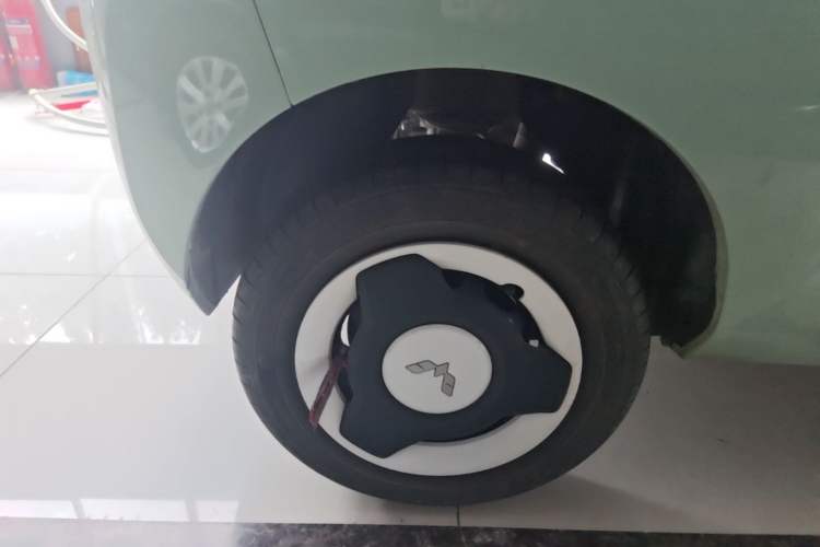 Used Wuling Hongguang MINIEV 2021 Macaron Premium Model – Lithium Iron Phosphate Right Rear Wheel Hub