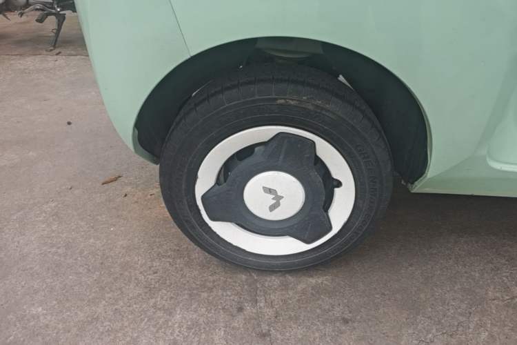 Used Wuling Hongguang MINIEV 2021 Macaron Premium Model – Lithium-NMC Right Rear Wheel Hub
