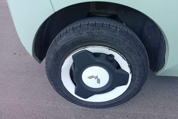 Used Wuling Hongguang MINIEV 2021 Macaron Premium Model – Lithium-NMC Right Rear Wheel Hub