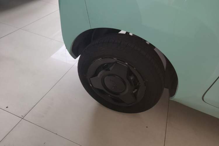 Used Wuling Hongguang MINIEV 2021 Macaron Premium Model – Lithium-NMC Right Rear Wheel Hub