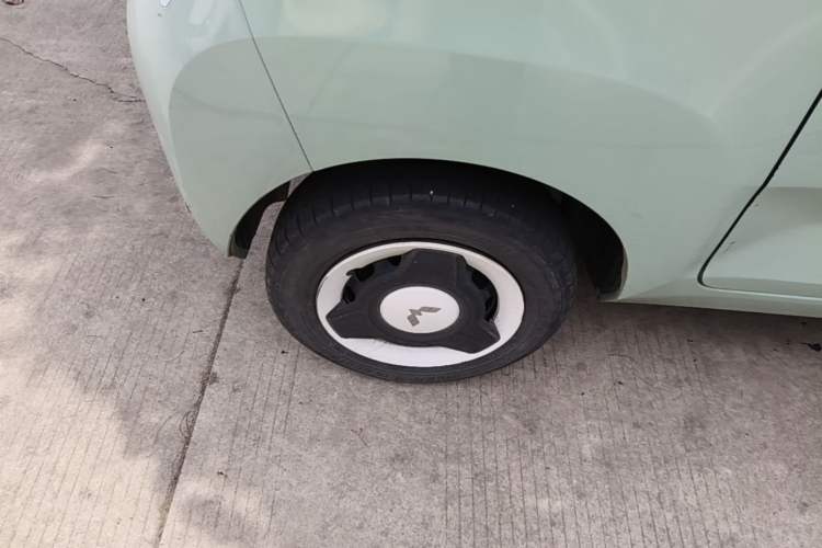 Used Wuling Hongguang MINIEV 2021 Macaron Premium Model – Lithium Iron Phosphate Right Rear Wheel Hub