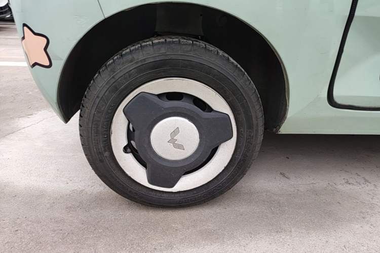 Used Wuling Hongguang MINIEV 2021 Macaron Sandwich Model 120 km Lithium Iron Phosphate Right Rear Wheel Hub