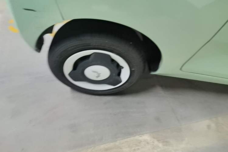 Used Wuling Hongguang MINIEV 2021 Macaron Sandwich Model 170 km Lithium Iron Phosphate Right Rear Wheel Hub