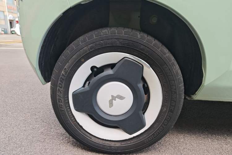 Used Wuling Hongguang MINIEV 2021 Macaron Fashion Model Lithium Iron Phosphate Right Rear Wheel Hub