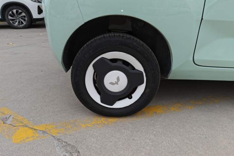 Used Wuling Hongguang MINIEV 2021 Macaron Fashion Model Lithium Iron Phosphate Right Rear Wheel Hub