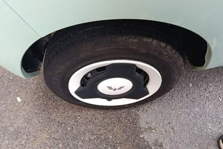 Used Wuling Hongguang MINIEV 2021 Macaron Fashion Model Lithium Iron Phosphate Right Rear Wheel Hub