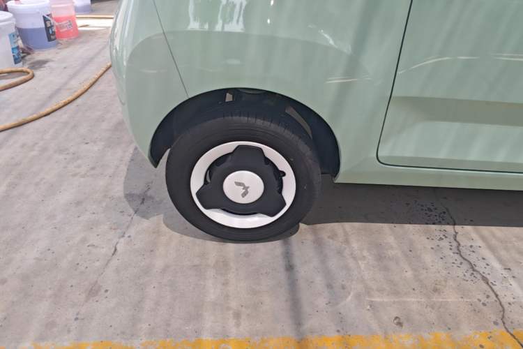 Used Wuling Hongguang MINIEV 2021 Macaron Premium Model – Lithium Iron Phosphate Right Rear Wheel Hub
