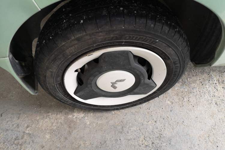 Used Wuling Hongguang MINIEV 2021 Macaron Premium Model – Lithium Iron Phosphate Right Rear Wheel Hub