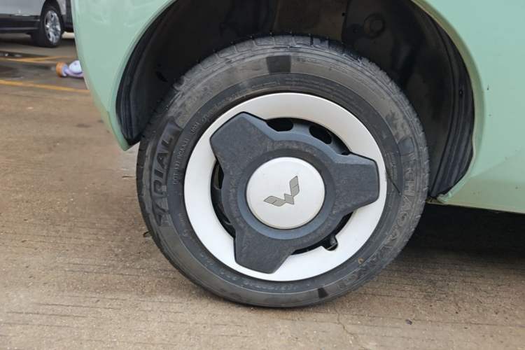 Used Wuling Hongguang MINIEV 2021 Macaron Fashion Model Lithium Iron Phosphate Right Rear Wheel Hub
