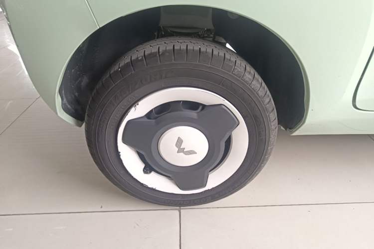 Used Wuling Hongguang MINIEV 2021 Macaron Premium Model – Lithium-NMC Right Rear Wheel Hub