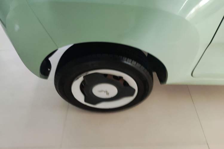 Used Wuling Hongguang MINIEV 2021 Macaron Fashion Edition Lithium-Ion Battery Right Rear Wheel Hub