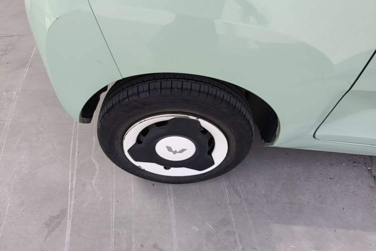 Used Wuling Hongguang MINIEV 2021 Macaron Premium Model – Lithium Iron Phosphate Right Rear Wheel Hub