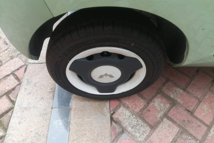 Used Wuling Hongguang MINIEV 2021 Macaron Fashion Edition Lithium-Ion Battery Right Rear Wheel Hub