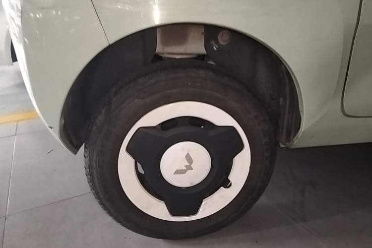 Used Wuling Hongguang MINIEV 2021 Macaron Fashion Edition Lithium-Ion Battery Right Rear Wheel Hub