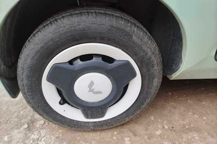 Used Wuling Hongguang MINIEV 2021 Macaron Premium Model – Lithium-NMC Right Rear Wheel Hub