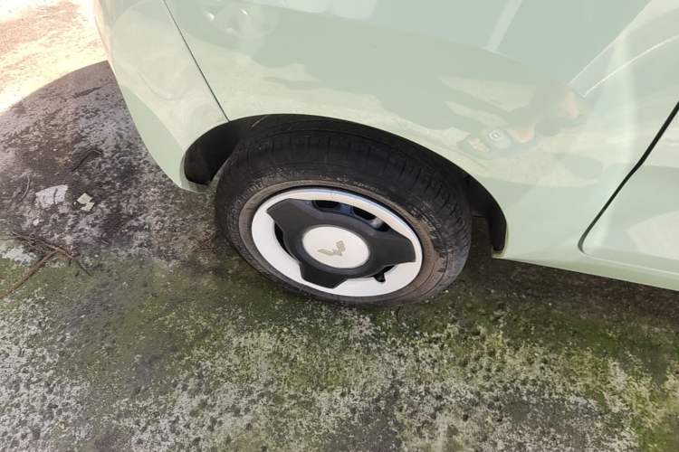Used Wuling Hongguang MINIEV 2021 Macaron Premium Model – Lithium Iron Phosphate Right Rear Wheel Hub