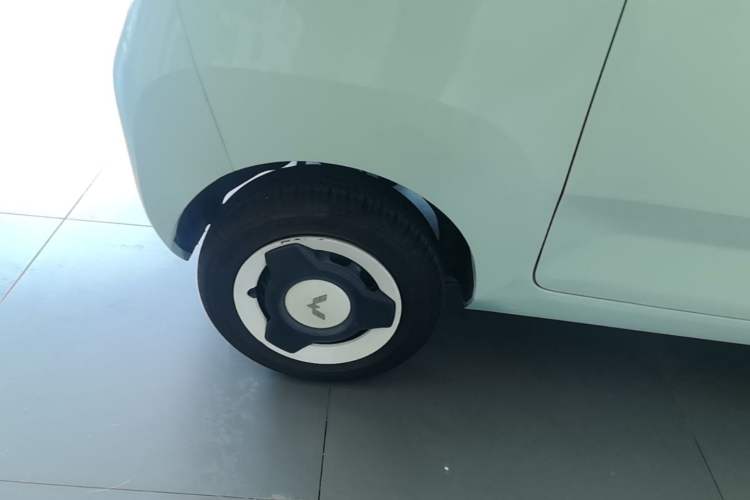 Used Wuling Hongguang MINIEV 2021 Macaron Premium Model – Lithium Iron Phosphate Right Rear Wheel Hub